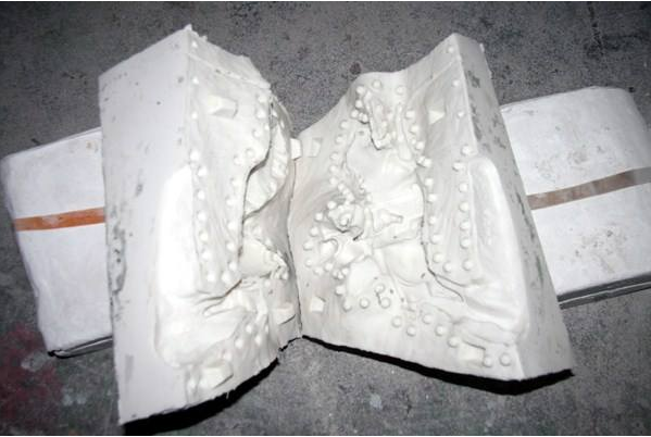 如何避免模具硅膠制品破裂？