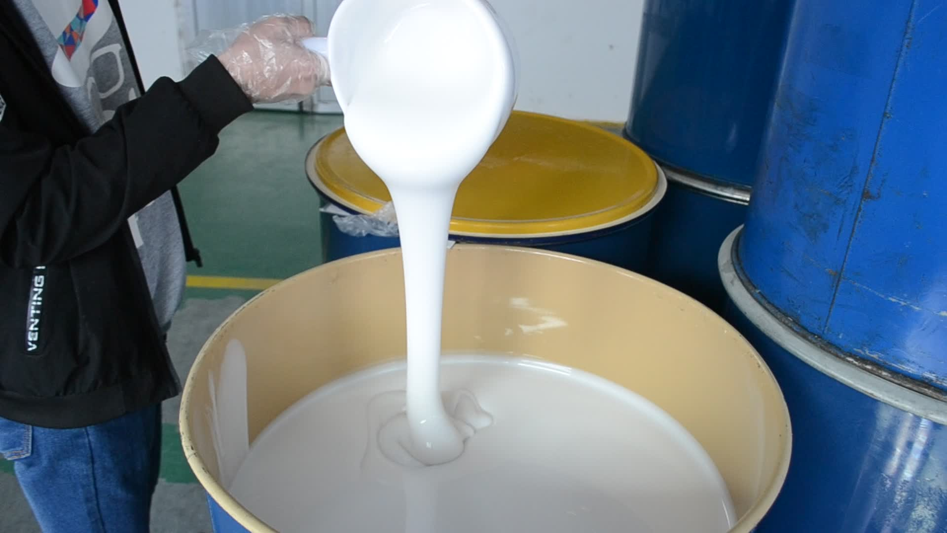 選購(gòu)模具硅膠如何適應(yīng)小批量與大批量生產(chǎn)的靈活需求？